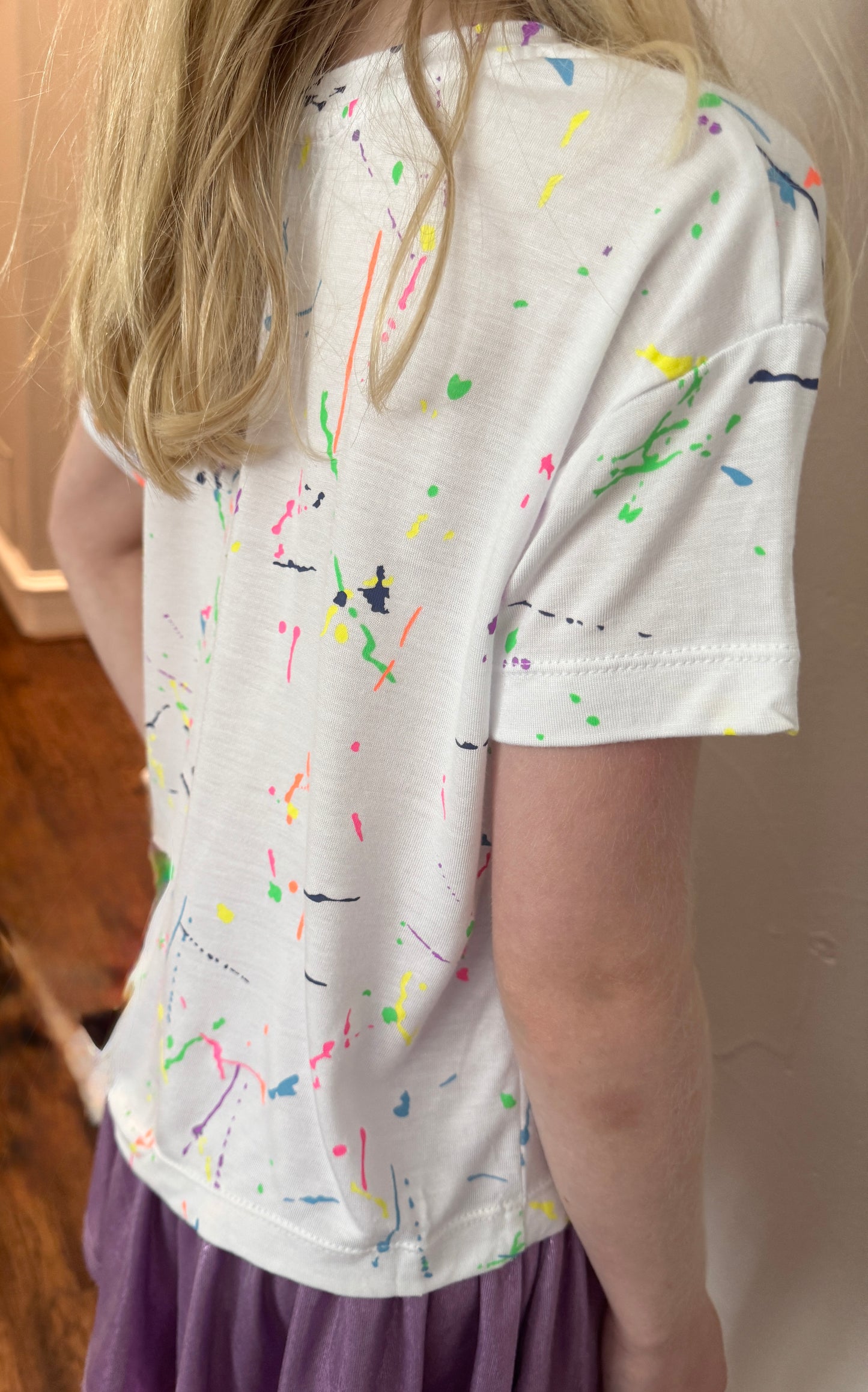Tween Girls Neon Heart Splatter Tee ๐