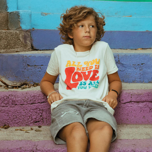 Camiseta Love is All You Need - Niños / Niñas