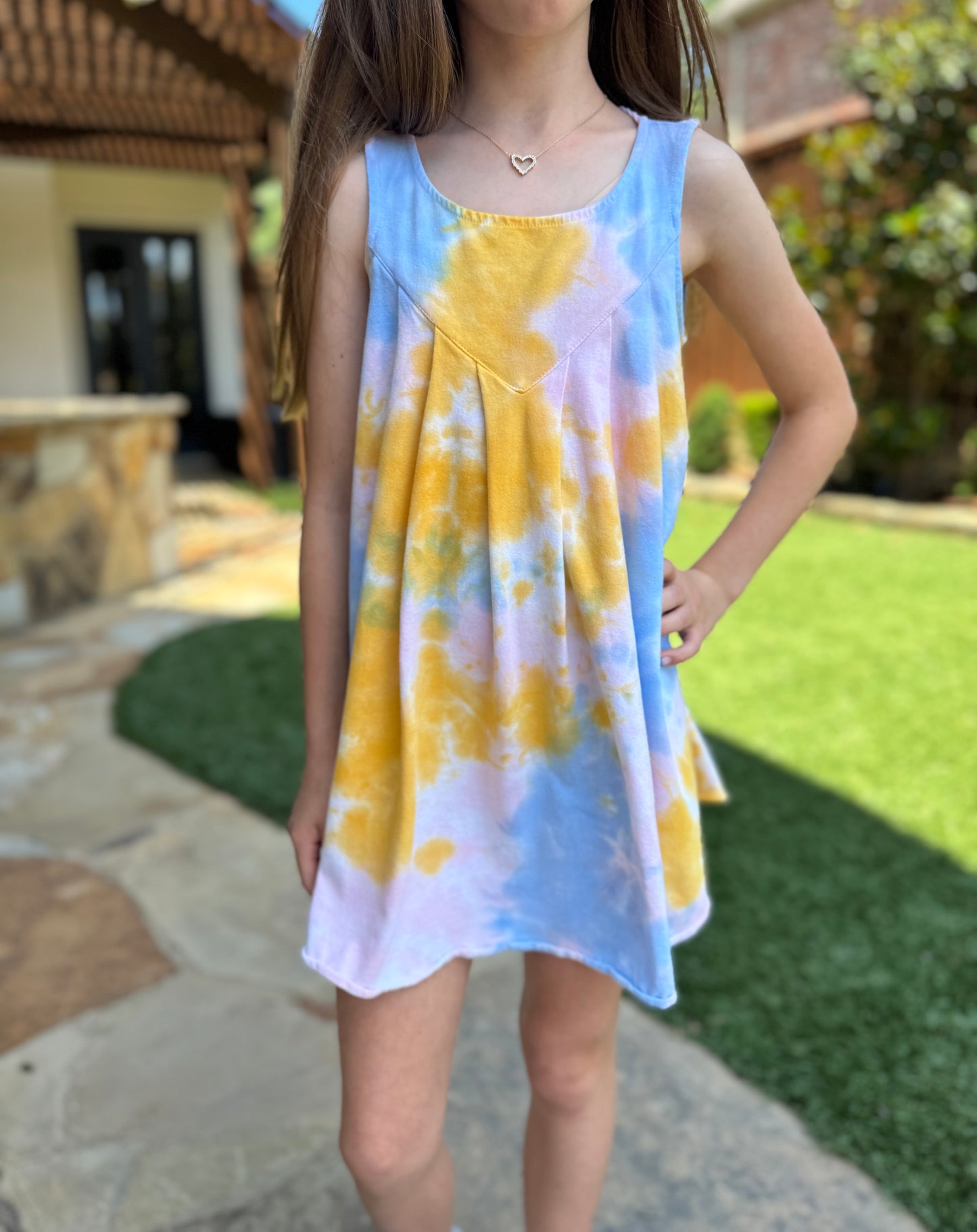 Vestido de tirantes plisado con efecto tie-dye para niñas