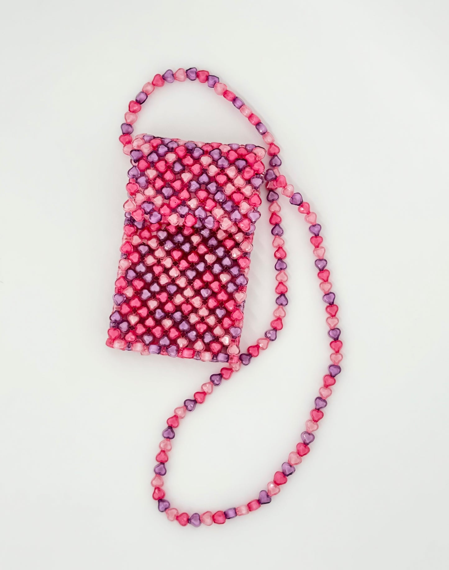 Bolso para teléfono con forma de corazón y cuentas rosa