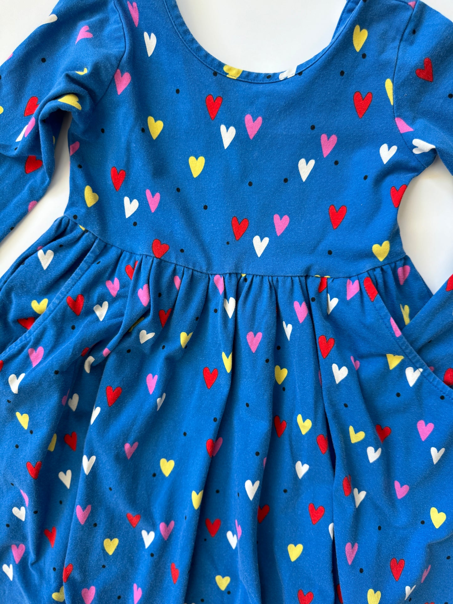 Resale Vestido de niña de manga larga con corazones